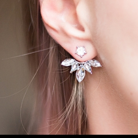 Cuff Clip Leaf Statement Stud Earrings - Picture 4 of 5